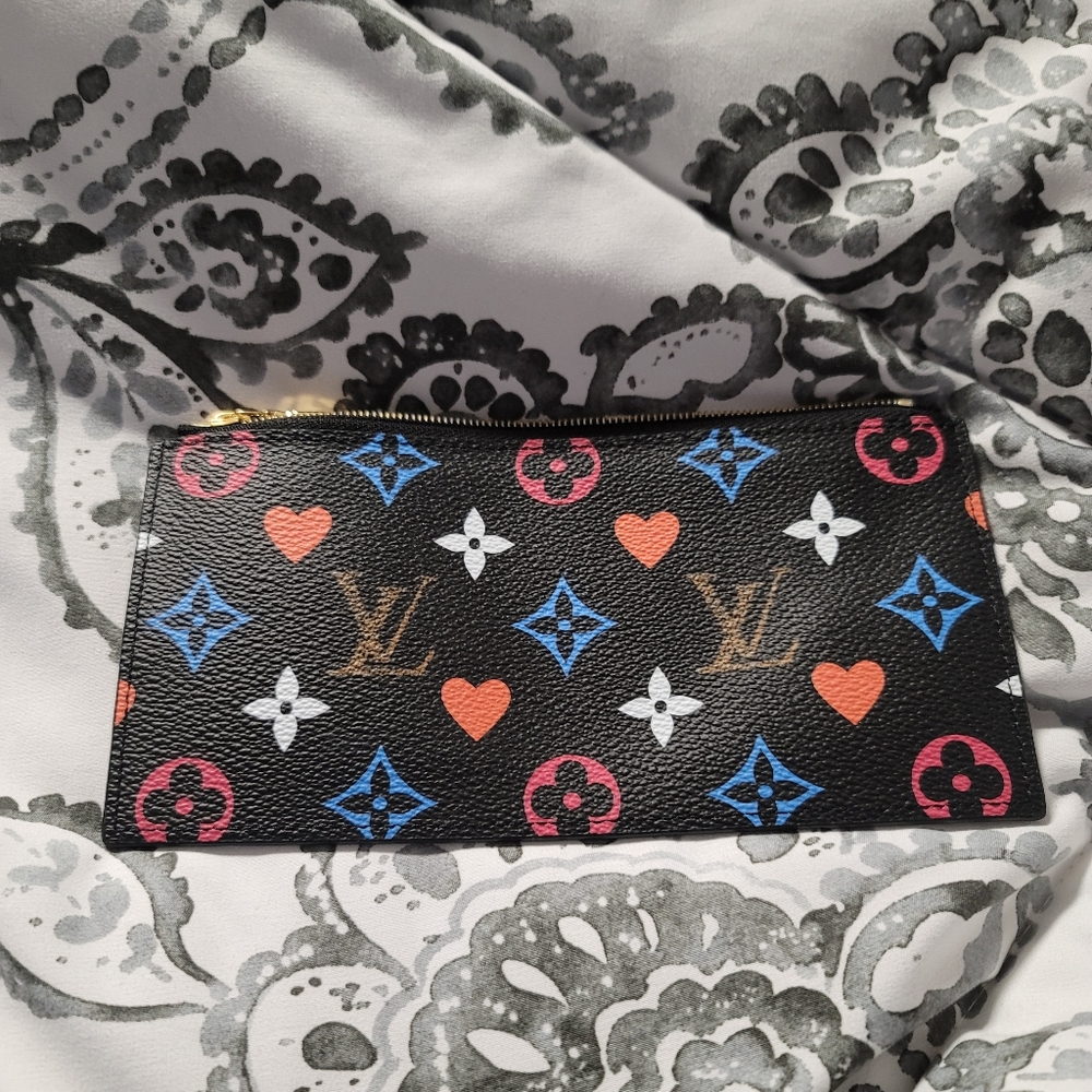 Lv slim pouch